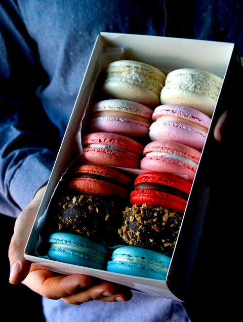 Set of 12 macarons with the most popular flavors